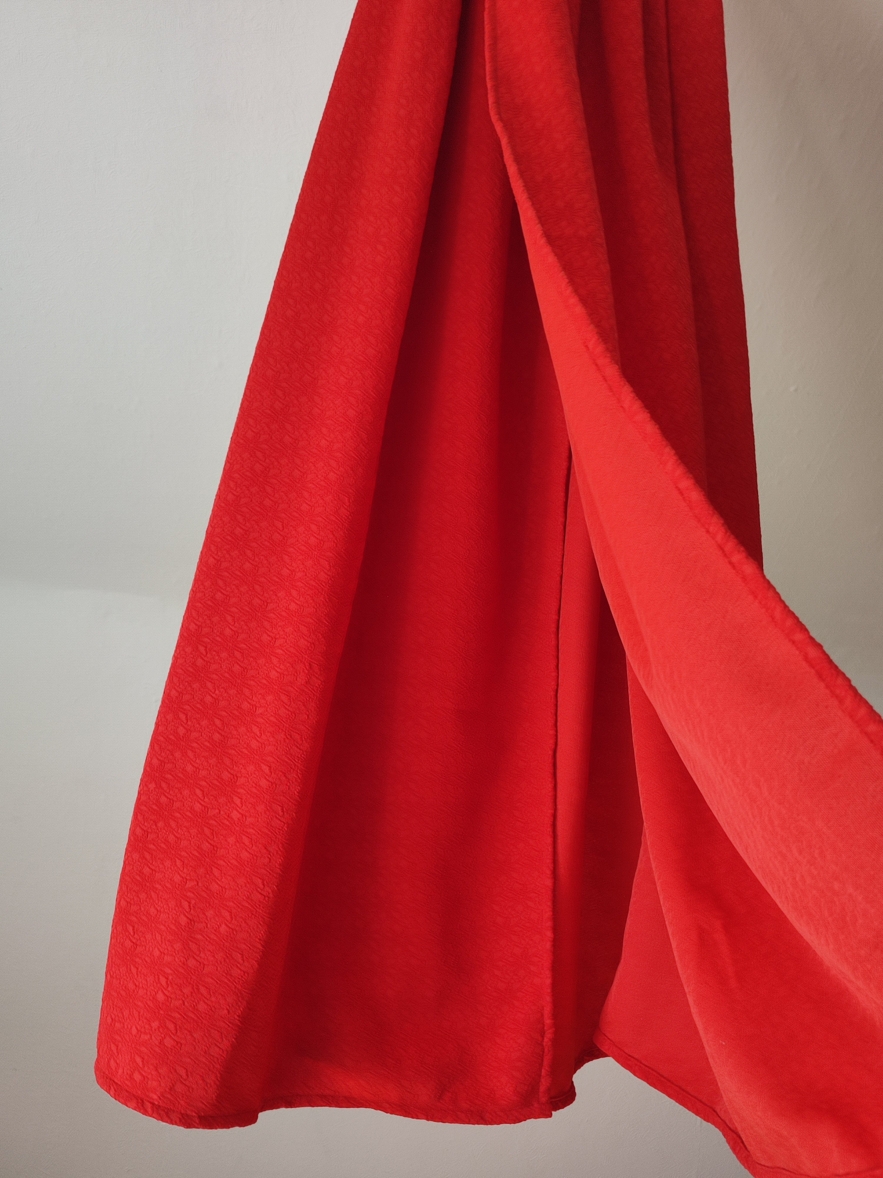 Langer roter Rock