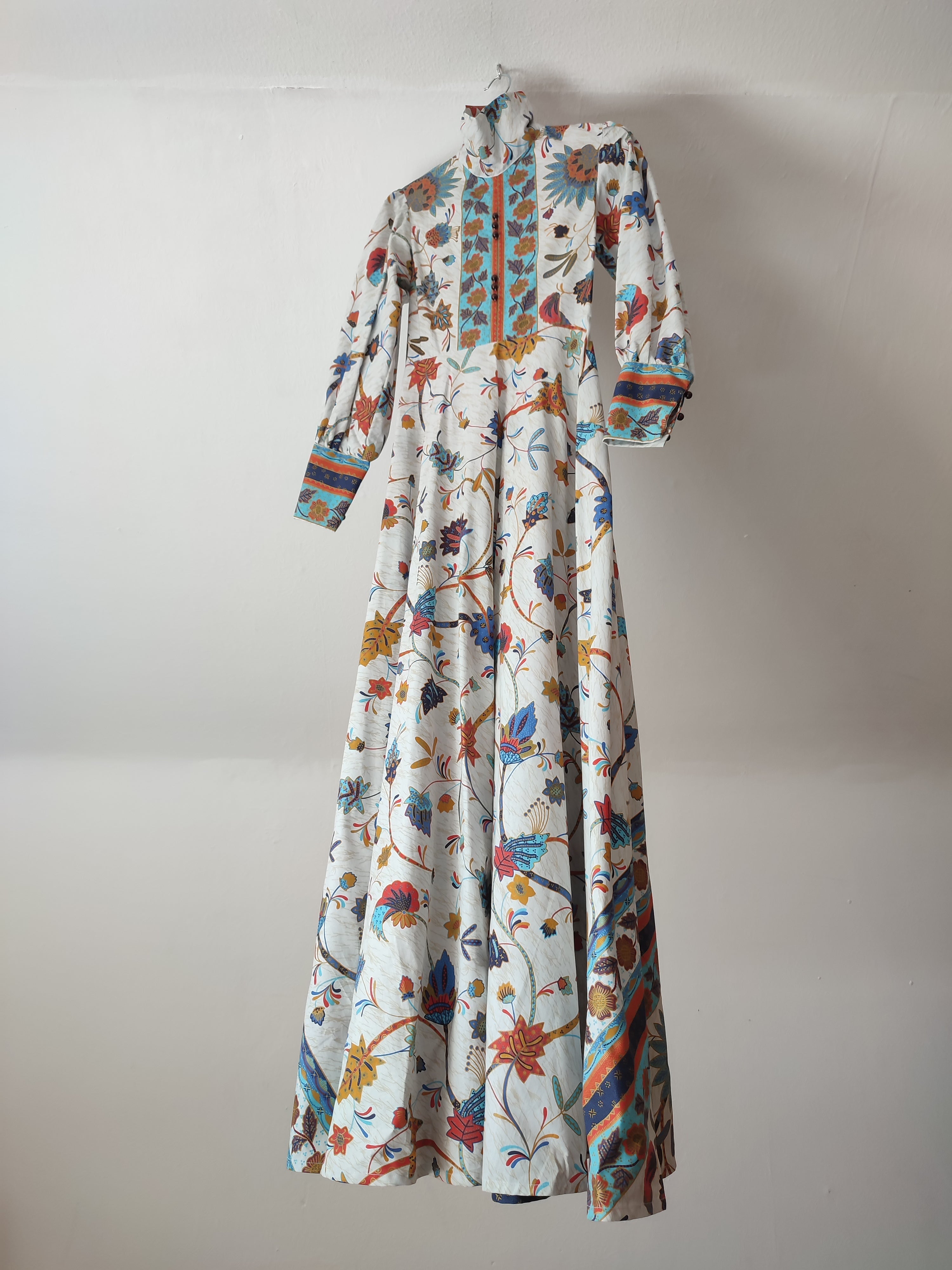 Rückenfreies Kleid