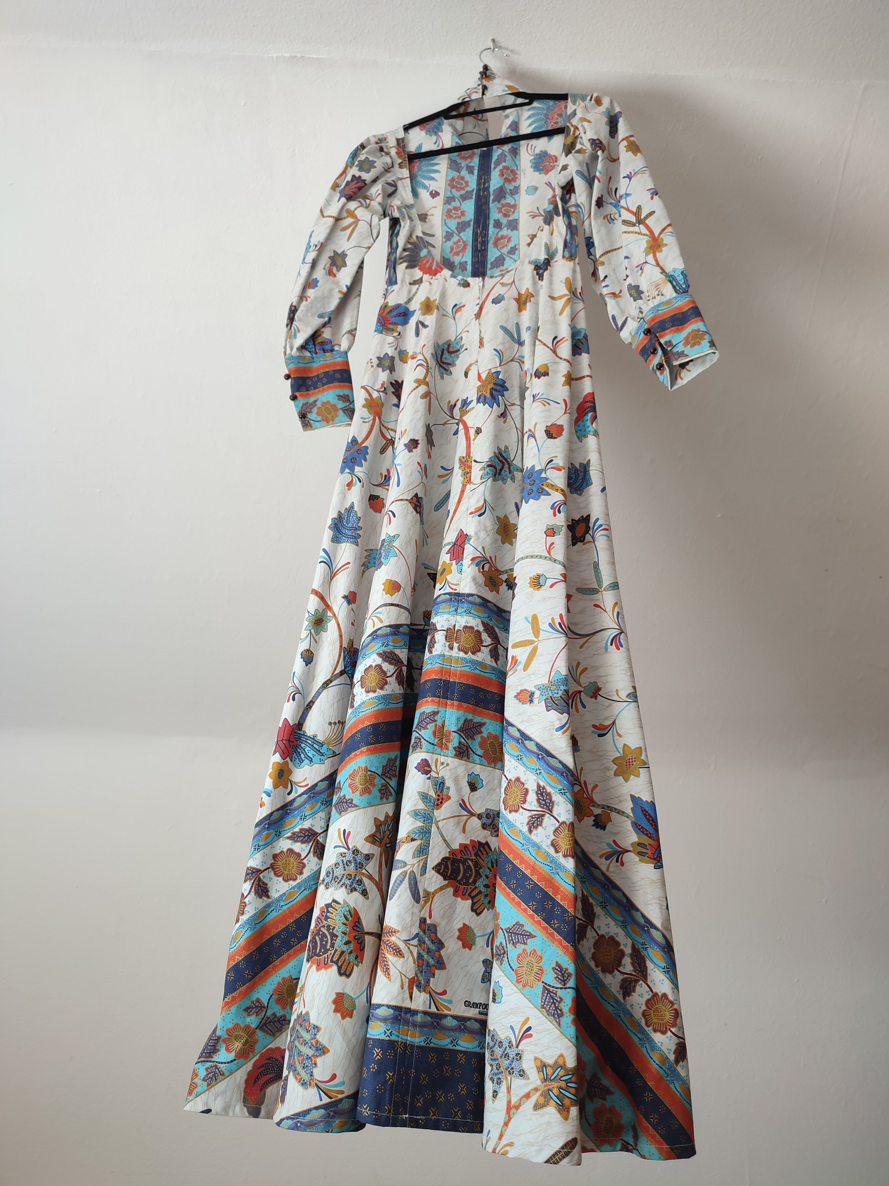 Rückenfreies Kleid