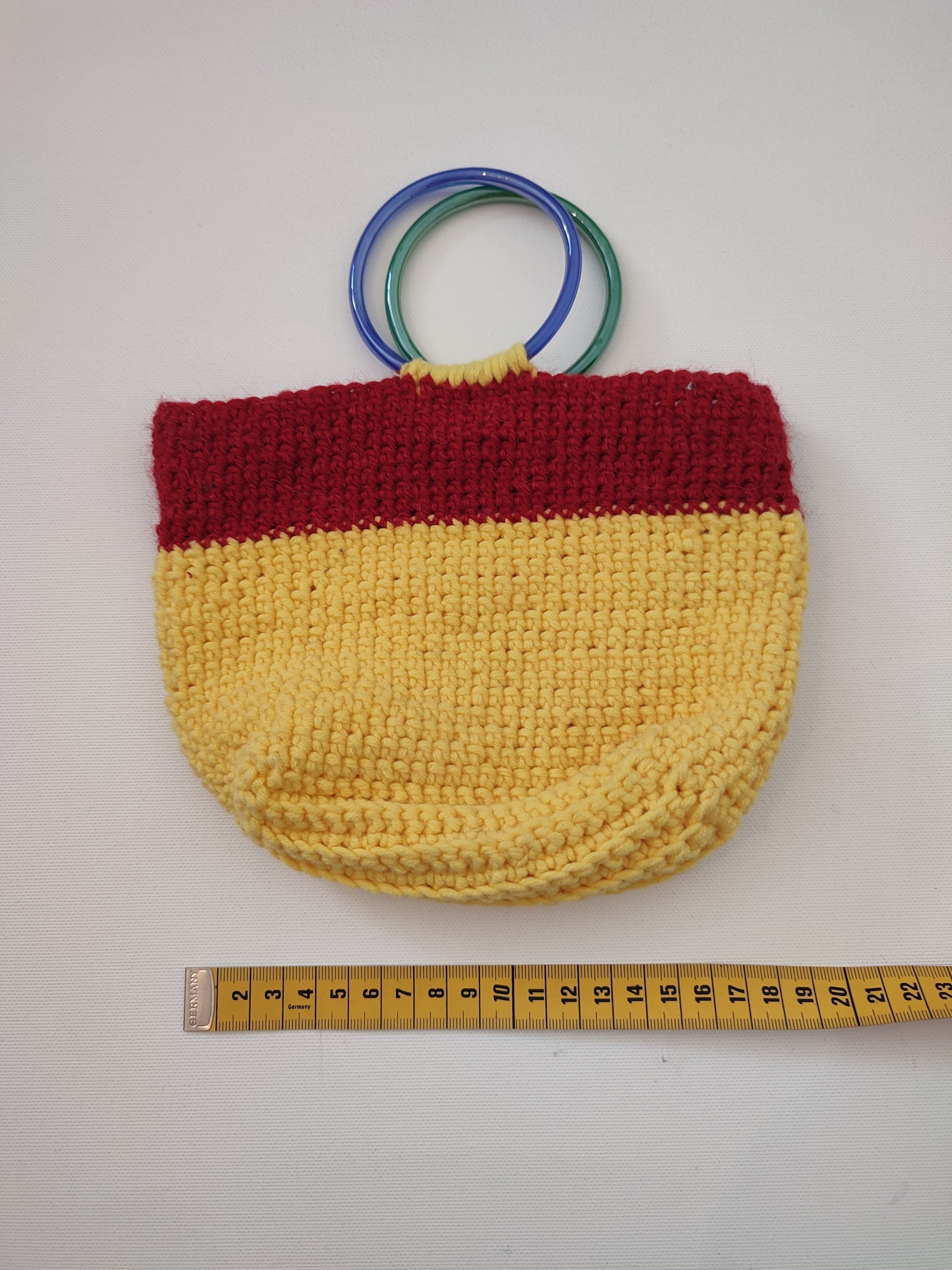Kleine gehäkelte Tasche