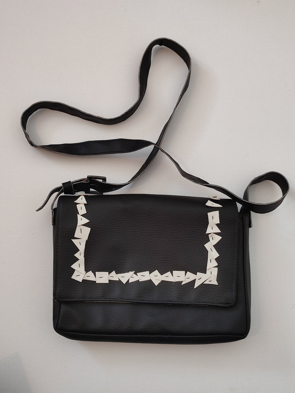Kleine Kunstledertasche