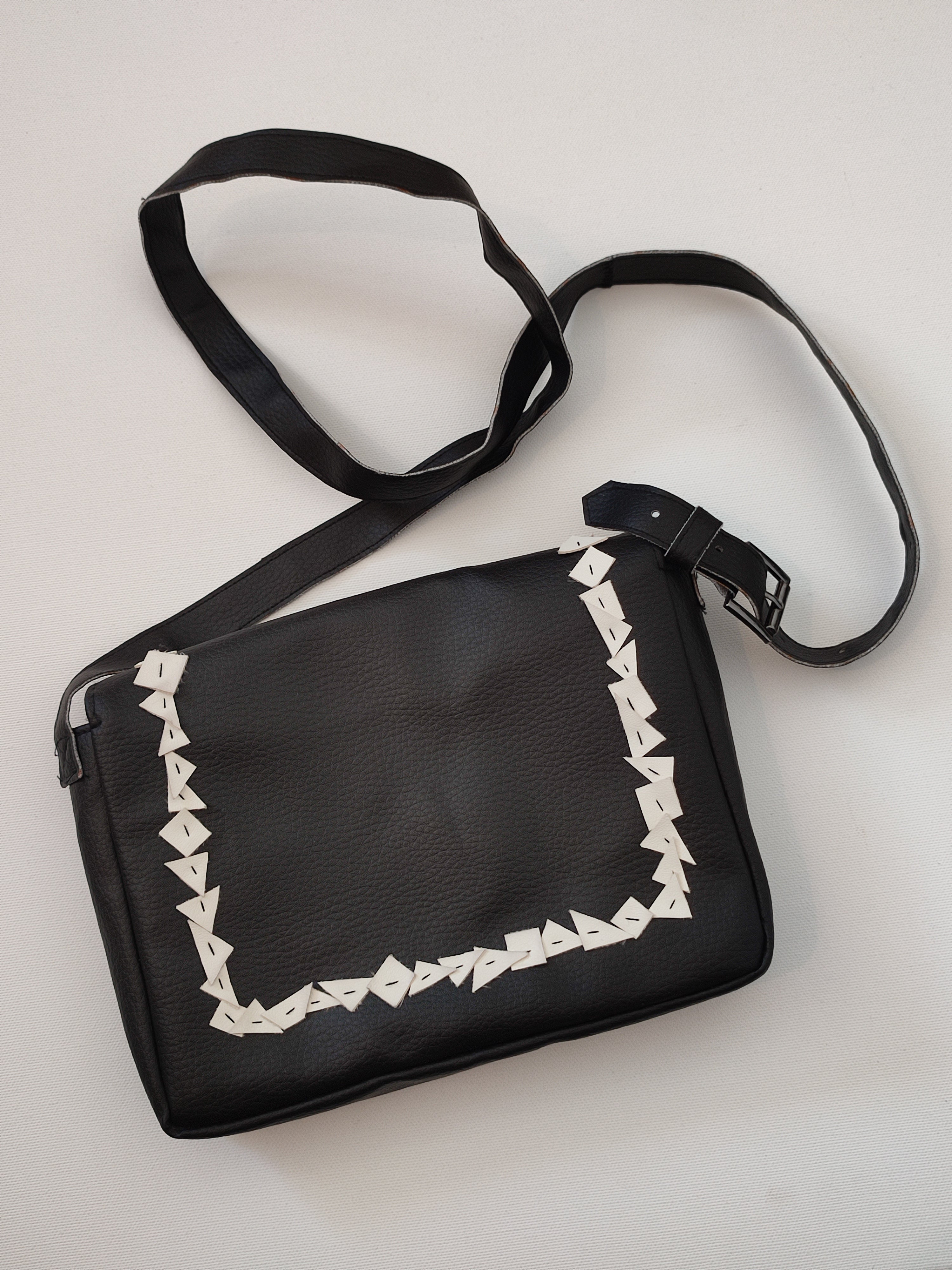 Kleine Kunstledertasche