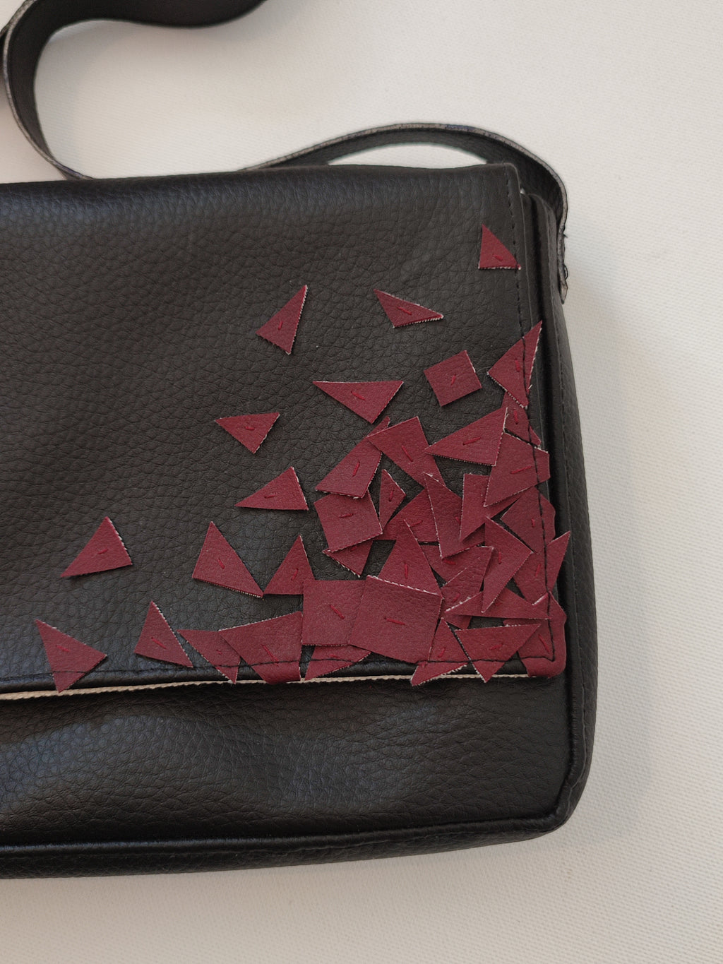 Kleine Kunstledertasche