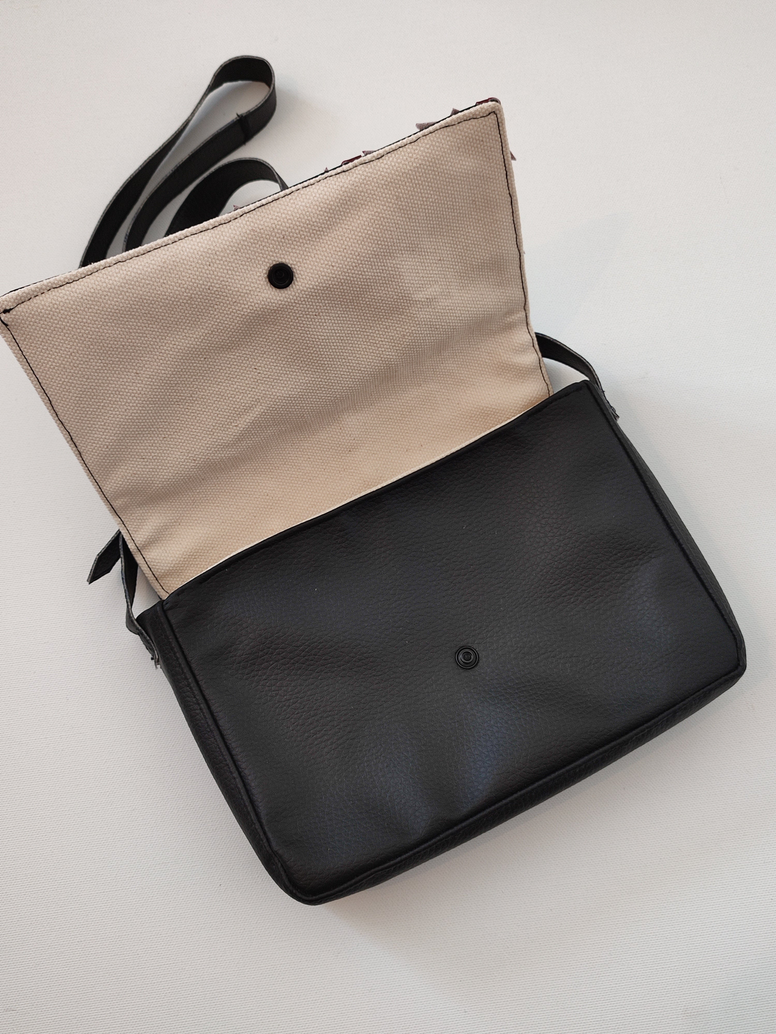 Kleine Kunstledertasche