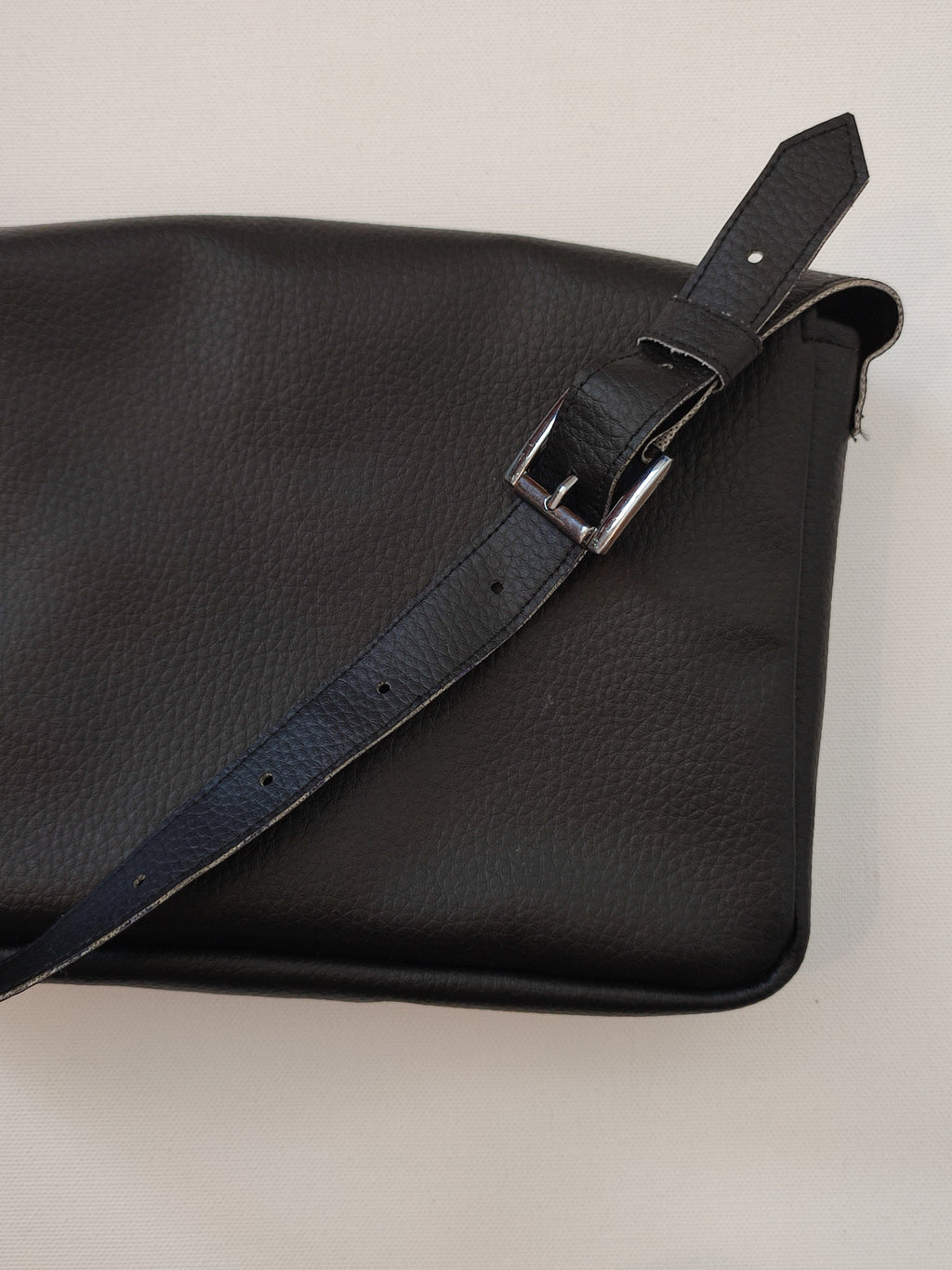 Kleine Kunstledertasche