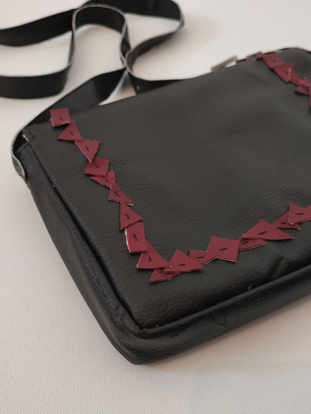 Kleine Kunstledertasche