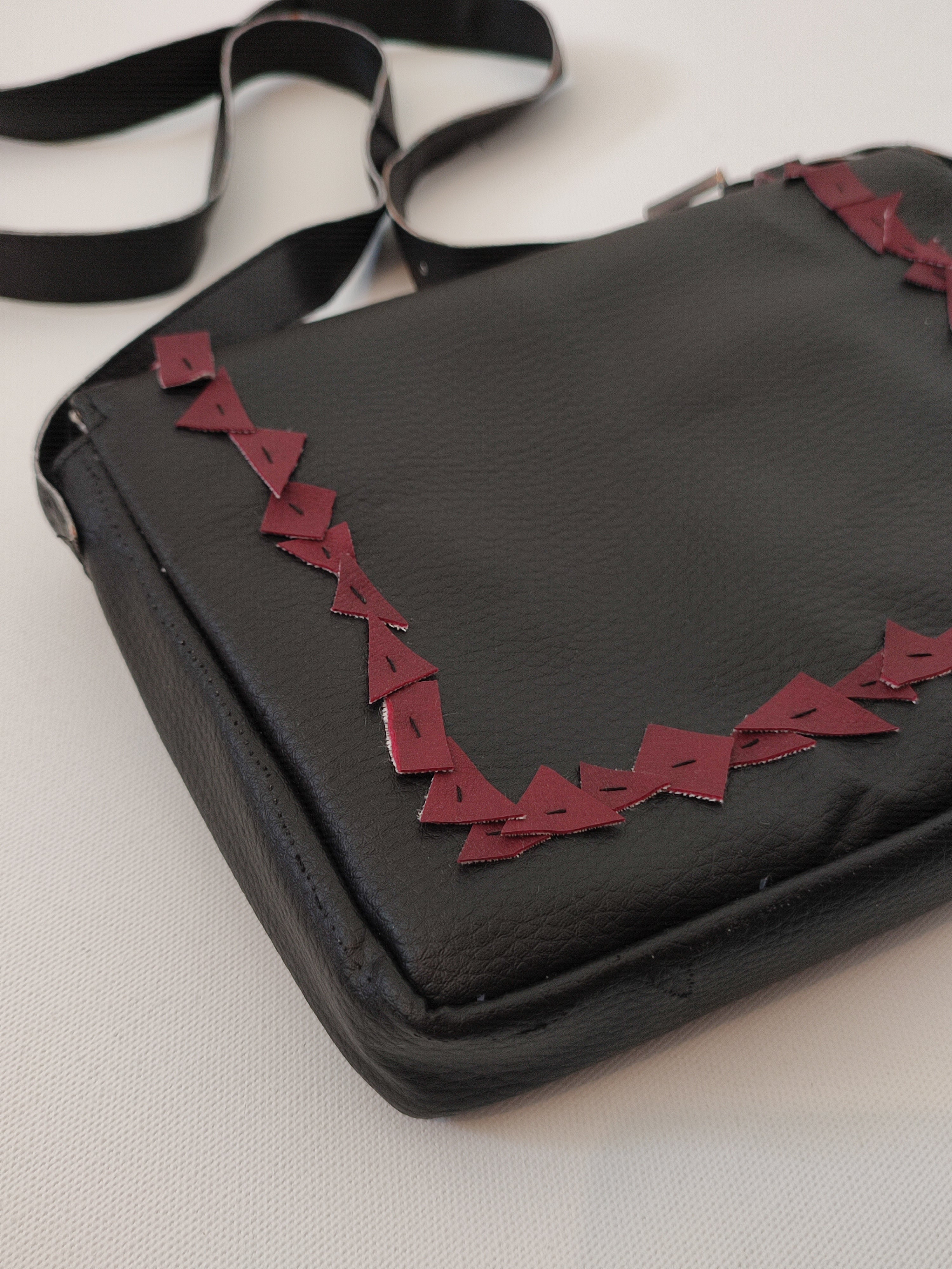 Kleine Kunstledertasche